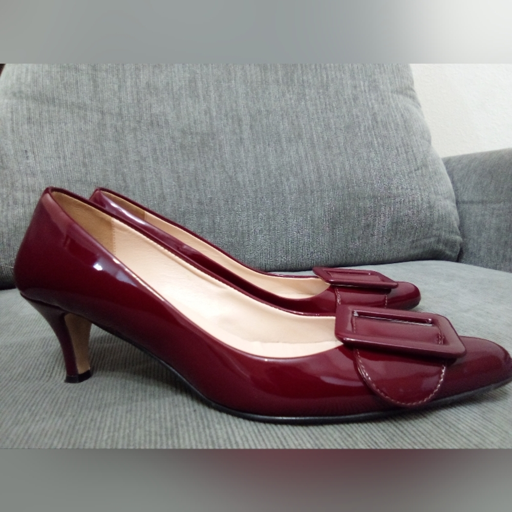Chic Burgundy Women's Sz.9 Patent Leather Pumps - Made In ITALY